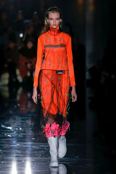 Look 19